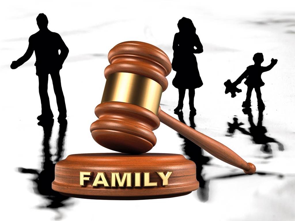 parental alienation - judge hammer making decision